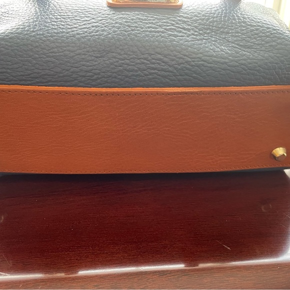 Valentina Italy Genuine Leather Shoulder handbag with cross body strap - Picture 3 of 7